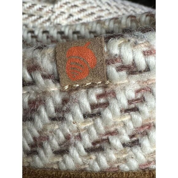 Acorn Patterned Moccasin Slipper Size 9 1/2-10 1/2 - Picture 11 of 12